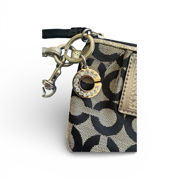 Coach Poppy Signature C Patterned Wristlet - Picture 2 of 6